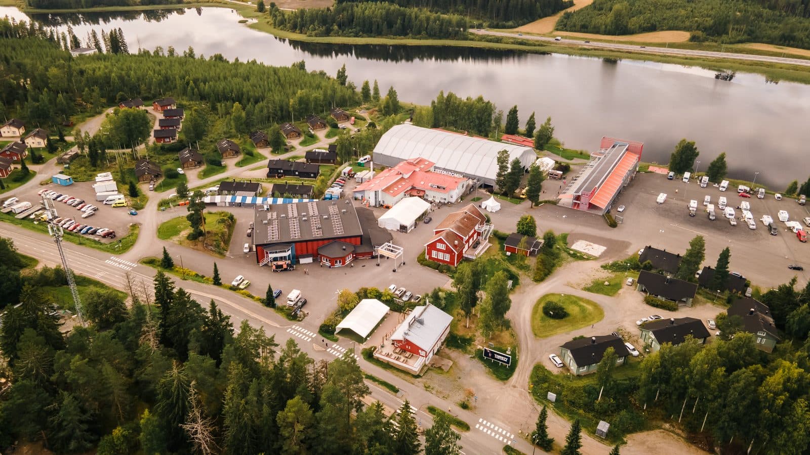 Ilmakuva Himoksen festarialueesta (© Aalto Visuals)
